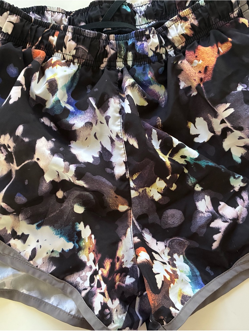 Women’s Black nike Floral Print Athletic Shorts M